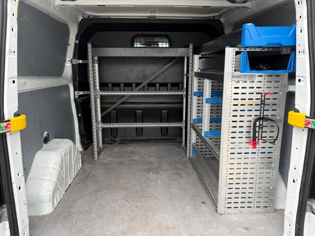 Ford TRANSIT Custom 2.0 TDCI 170 PK L2 Dubbelcabine Automaat / LED / Camera / Stoelverwarming / Carplay / Trekhaak / Cruise / PDC / Airco
