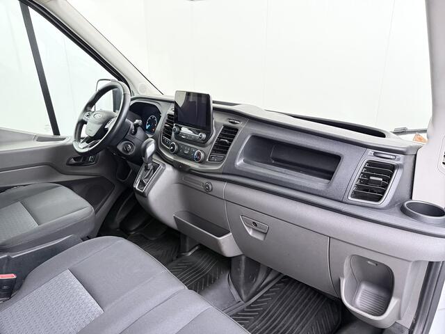 Ford TRANSIT 350 2.0TDCI 170PK Automaat L2H2 3-Persoons Trekhaak Euro 6 Navi Camera Cruise Control DAB Bluetooth Pdc Sidebars Betonplex Vloer Wandbetimmering 3.500KG Trekgewicht 1e Eigenaar Origineel Nederlandse Auto