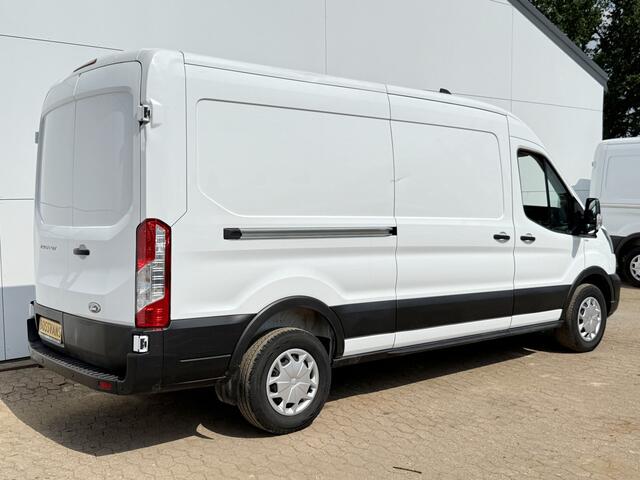Ford TRANSIT 2.0 TDCI 130PK L3H2 Airco Cruise control Parkeersensoren v+a