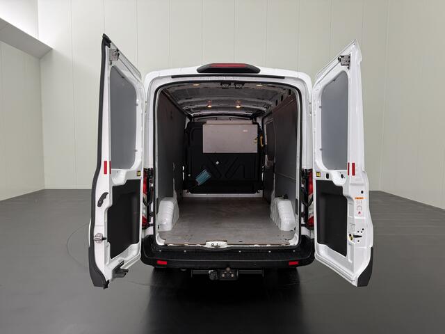 Ford TRANSIT 2.0TDCI 130PK L3H2 Business | 2500Kg Trekhaak | Navigatie | Multimedia | Airco | Cruise | 3-Zits