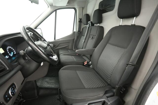 Ford TRANSIT 2.0 TDCI L3H2 170PK | Airco | Cruise | Camera | 3 Zits | Carplay | Trekhaak