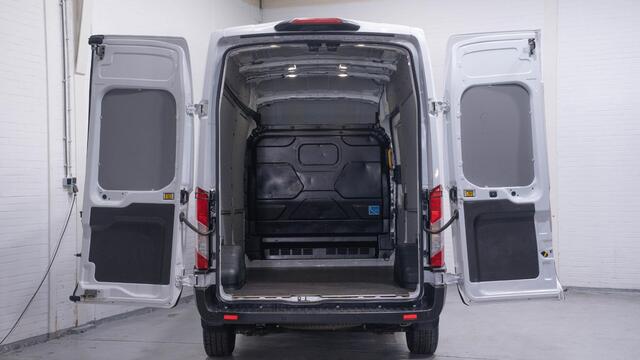 Ford TRANSIT 2.0 TDCi 130 pk L3H3 Navi, Camera, DAB+ Lane & Side Assist, Laadruimte Pakket, PDC V+A, 3-Zits