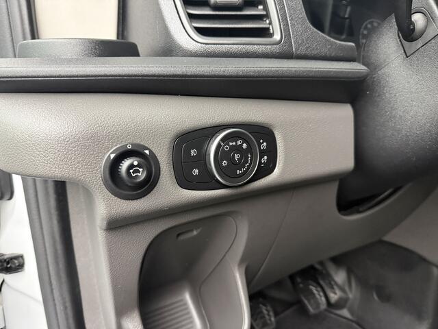 Ford TRANSIT 2.0TDCi 130PK Bakwagen+Laadklep | Airco | Cruise | 3-Zits | Dakspoiler