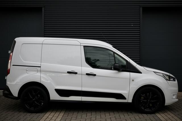 Ford TRANSIT CONNECT 1.5 EcoBlue | Camera | Navigatie | Blind Spot | CarPlay | Cruise control | 3-Zitter | Stoelverwarming | Airco | Dealer onderhouden | Nieuwe APK | Onderhoudsbeurt