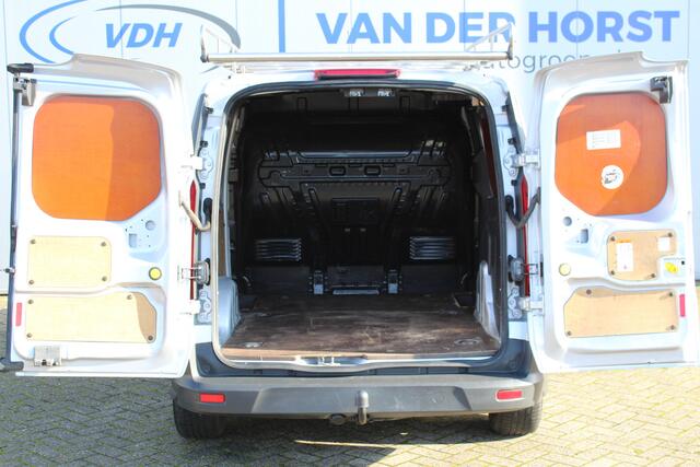 Ford TRANSIT CONNECT 1.5-75pk TDCI L1 Trend. Dames en heren ondernemers, let op: nette bedrijfswagen, goed voor nog jaren veilig en plezierig vervoer ! Airco, telefoonvoorb., trekhaak, imperiaal, laadruimte betimmerd etc.