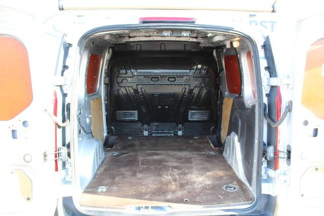 Ford TRANSIT CONNECT 1.5-75pk TDCI L1 Trend. Dames en heren ondernemers, let op: nette bedrijfswagen, goed voor nog jaren veilig en plezierig vervoer ! Airco, telefoonvoorb., trekhaak, imperiaal, laadruimte betimmerd etc.