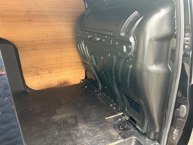 Ford TRANSIT CONNECT 1.5 TDCI L2 Trend AIRCO I NAV I CAMERA I PDC I AUTOMAAT I 3-ZITS I BETIMMERING LAADRUIMTE