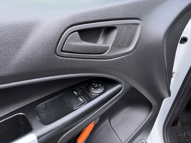 Ford TRANSIT CONNECT 1.5 TDCI L1 Airco Kastinrichting Schuifdeur Parkeersensoren voor en achter Telefoonverbinding 2-Persoons Euro 6 Bpm vrij voor particulier gebruik !!