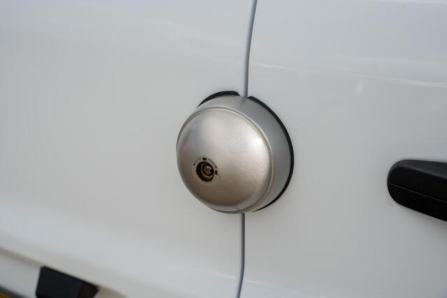 Ford TRANSIT CONNECT 1.5 EcoBlue L2 Ambiente TREKHAAK | AIRCO | NETTE STAAT