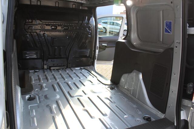 Ford TRANSIT CONNECT 1.5-100pk EcoBlue L2. Erg nette Ford Transit Connect L2 / verlengde uitvoering. Airco, telefoonvoorbereiding, trekhaak, verwarmd voorraam, mistverlichting, LM wielen, metallic lak, bijrijdersbank etc
