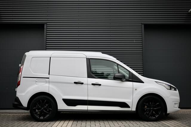 Ford TRANSIT CONNECT 1.5 EcoBlue | 3-Zitter | Navigatie | Camera | CarPlay | Cruise control | Trekhaak | Stoelverwarming | Nieuwe APK | Onderhoudsbeurt | BPM Vrij