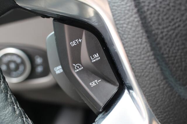 Ford TRANSIT CONNECT 1.5 EcoBlue L2 | Bi-Xenon | Navigatie | Camera | CarPlay | Cruise control | Climate control | Stoelverwarming | Imperiaal | Trekhaak | PDC | Nieuwe APK | NAP Logisch | NL Auto