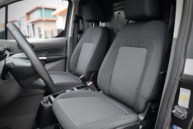 Ford TRANSIT CONNECT 1.5 EcoBlue L2 | CarPlay | Camera | Navigatie | Cruise control | Trekhaak | Elek. ramen | Climate control | PDC | NAP Logisch | Nieuwe APK | Dealer onderhouden