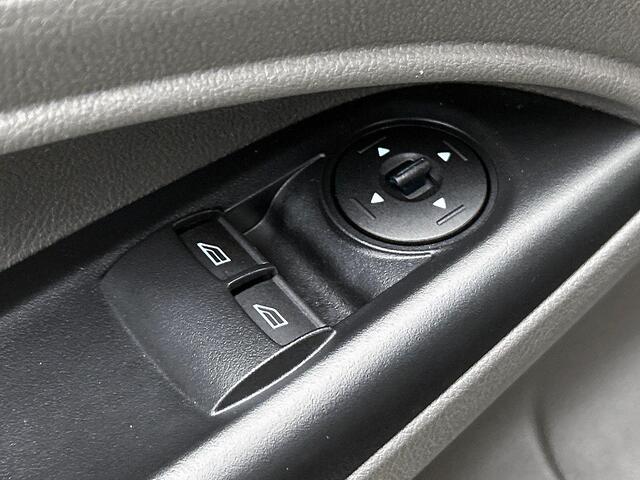 Ford TRANSIT CONNECT 100pk L2 Trend Automaat Trekhaak Airco Navi Cruise