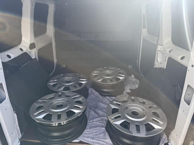 Ford TRANSIT CONNECT 2.0 EcoBlue L1 Trend |SCI | 122pk | Automaat | Nieuw model | Trekhaak | Zwarte velgen | Race striping