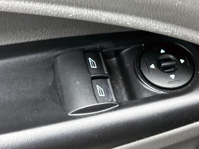 Ford TRANSIT CONNECT 1.5 L2 Automaat Navigatie Airco Parkeersensoren Cruise Control Camera Trekhaak