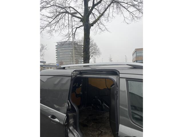 Ford TRANSIT COURIER 1.5 TDCI Trend Clima,Zeer nette en perfect rijdende Courier. Auto heeft alle extra,s 128013 km met nap
