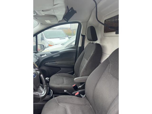 Ford TRANSIT COURIER 1.5 TDCI Trend Clima,Zeer nette en perfect rijdende Courier. Auto heeft alle extra,s 128013 km met nap