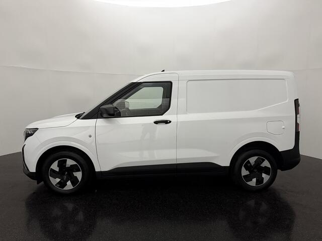 Ford TRANSIT COURIER E-Transit Trend 44 kWh met o.a. een Trekhaak, navigatie systeem, dodehoekdetectie, adaptieve cruise control