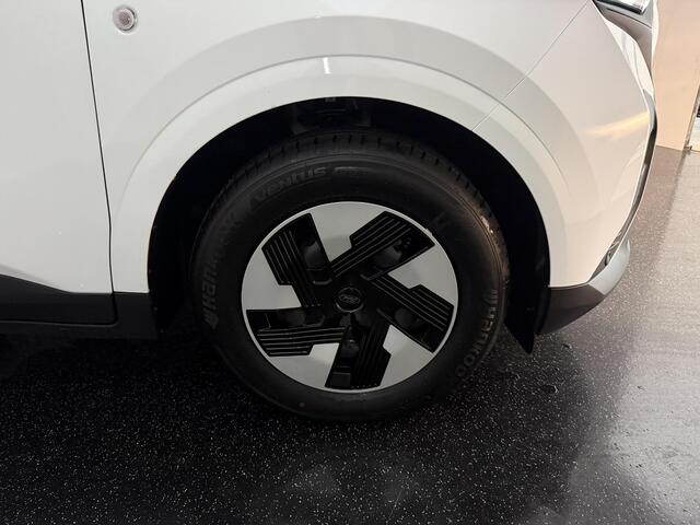 Ford TRANSIT COURIER E-Transit Trend 44 kWh met o.a. een Trekhaak, navigatie systeem, dodehoekdetectie, adaptieve cruise control