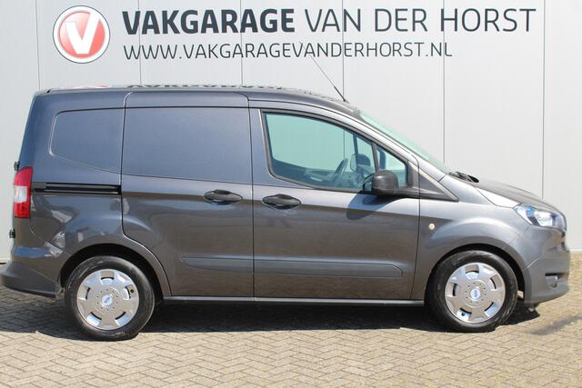 Ford TRANSIT COURIER 1.5-75pk TDCI Economy Edition. Handige nette bedrijfswagen, slechts 68.000km ! Airco, telefoonvoorbereiding, metallic lak, USB, schuifdeur rechts etc.