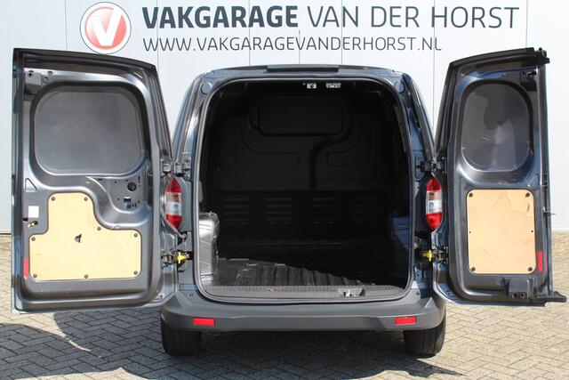 Ford TRANSIT COURIER 1.5-75pk TDCI Economy Edition. Handige nette bedrijfswagen, slechts 68.000km ! Airco, telefoonvoorbereiding, metallic lak, USB, schuifdeur rechts etc.