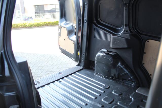 Ford TRANSIT COURIER 1.5-75pk TDCI Economy Edition. Handige nette bedrijfswagen, slechts 68.000km ! Airco, telefoonvoorbereiding, metallic lak, USB, schuifdeur rechts etc.