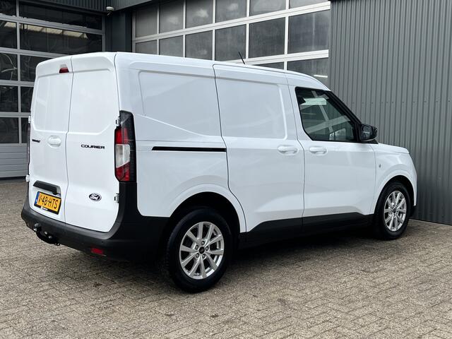 Ford TRANSIT COURIER 1.0 EcoBoost Limited Benzine Automaat Airco Cruise controle Trekhaak 1000kg 2-Persoons Navigatiesysteem Apple carplay Bluetooth Schuifdeur Parkeersensoren voor en achter