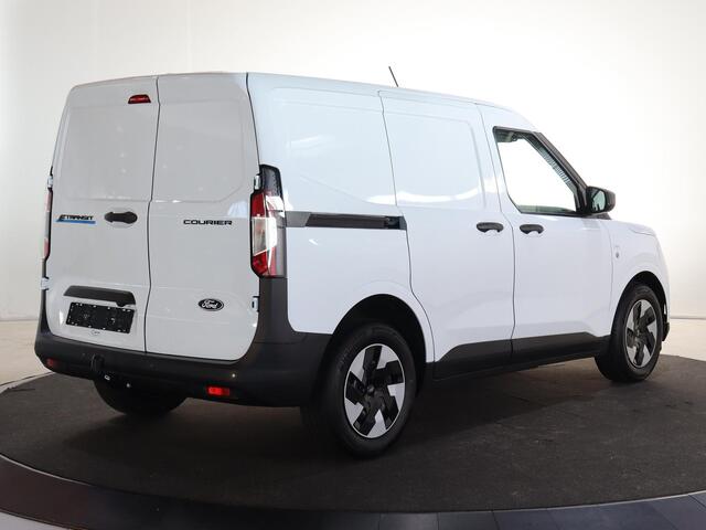 Ford TRANSIT COURIER E-Transit Trend 46 kWh PARKEERSENSOREN V+A, CARPLAY, CRUISE CONTROL, ACHTERUITRIJ CAMERA, 16'' RESERVEWIEL, LED LAADRUIMTEVERLICHTING , LAADVLOERBESCHERMING, RUBBER , TREKHAAK