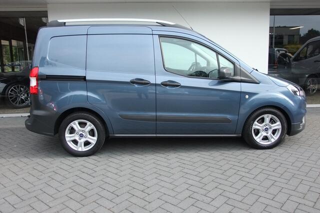 Ford TRANSIT COURIER 1.5 TDCI Trend/ Airco / Trekhaak/ Camera/ Stoelverwarming/ Parkeersensoren