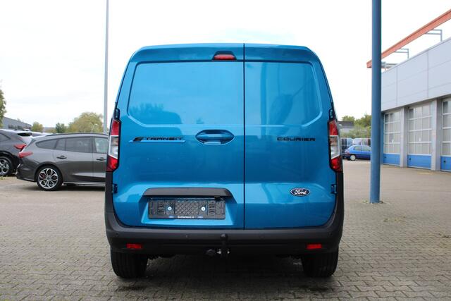 Ford TRANSIT COURIER E-Transit Limited 44 kWh 136pk | DEMO | Trekhaak | Driver Assistance Pack met Navigatie | Led laadruimte verlichting | Laadvloerbescherming Rubber