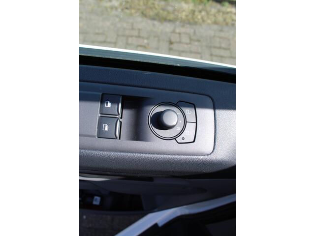 Ford TRANSIT CUSTOM 300 2.0-136pk EcoBlue L2H1 Trend. Profiteer nu van BPM voordeel 2024 ! , Uit voorraad leverbaar, Camera, LED koplampen, Cruise Control, Aut. Airco, App Connect, Winterpack