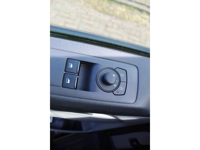 Ford TRANSIT CUSTOM 320 2.0-136pk TDCI L2H1 'Trend' schuifdeur li.+re. ! Profiteer nu nog van BPM voordeel 2024 ! , uit voorraad leverbaar Camera, LED koplampen, Cruise Control, Aut. Airco, Navigatie by Apple / Android, verwarmd voorraam etc.