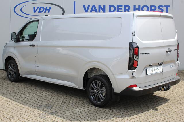 Ford TRANSIT CUSTOM 320 2.0-136pk TDCI L2H1 'Trend' AUTOMAAT ! Overtuig u van de rijkwaliteiten van dit nieuwe model Ford Transit Custom. Camera, LED koplampen, Cruise Control, Aut. Airco, Navigatie by Apple / Android, Voorraam verwarmd, Metallic lak etc.