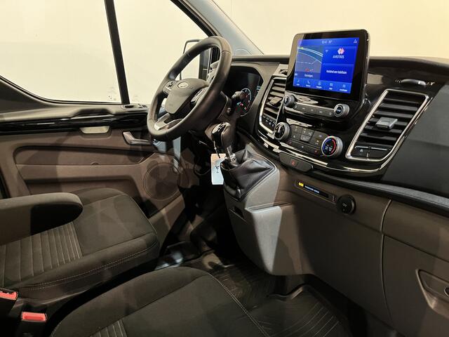 Ford TRANSIT CUSTOM 2.0 TDCI L2H1 Limited 130 PK / Euro 6 / Airco / Cruise Control / CarPlay / PDC / Navigatie / 3-Zits / 16.200 KM !!