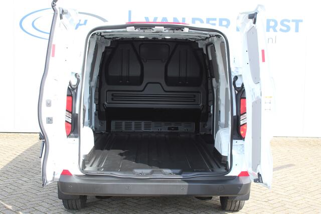 Ford TRANSIT CUSTOM 300 2.0-136pk EcoBlue L2H1 Trend - 'Sport Design Edition'. Overtuig u van de kwaliteiten van dit nieuwe model Ford Transit Custom ! Camera, LED koplampen, LM wielen, Cruise Control, Aut. Airco, App Connect, Winterpack etc.
