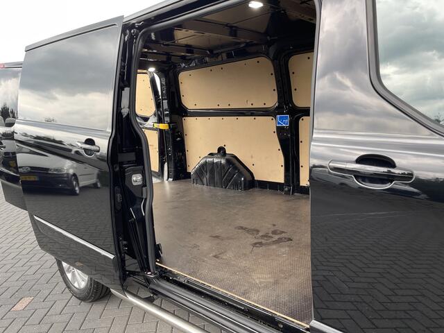 Ford TRANSIT CUSTOM 2.0 TDCI 130 PK / L2H1 / LIMITED / AUTOMAAT / AIRCO / CRUISE / CAMERA / TREKHAAK / 3-ZITS