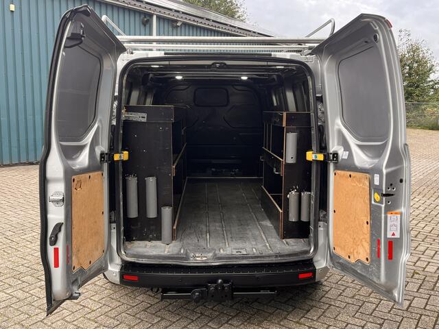 Ford TRANSIT CUSTOM 300 2.0 131Pk TDCI L2H1 Trend / Cruise / Airco / Navi / IMPERIAAL / Trekhaak / Lease ¤393,-pm / Apk t/m 25-04-2025