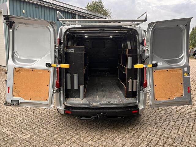 Ford TRANSIT CUSTOM 300 2.0 131Pk TDCI L2H1 Trend / Cruise / Airco / Navi / IMPERIAAL / Trekhaak / Lease ¤393,-pm / Apk t/m 25-04-2025