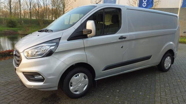 Ford TRANSIT CUSTOM 130pk L2H1 Trend Navi Camera Pdc Trekhaak zeer netjes