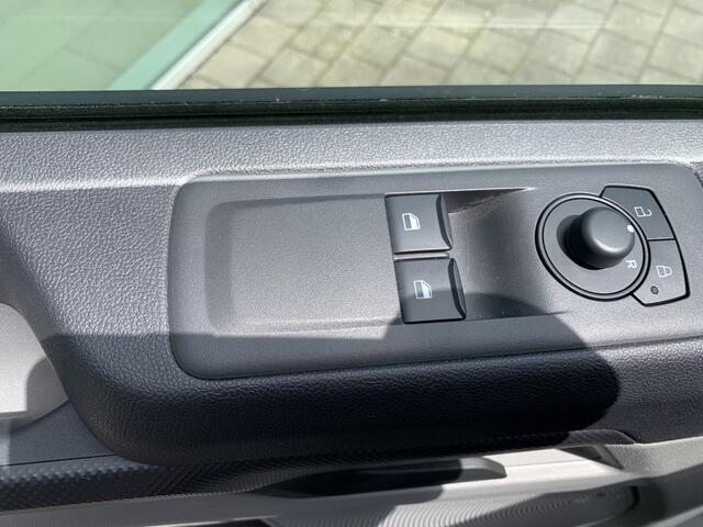 Ford TRANSIT CUSTOM 280 2.0 TDCI L1H1 Trend 110 PK | Handgeschakeld | Trekhaak | App Connect Neem contact met ons op voor meer specifieke details over de beschikbare modellen.