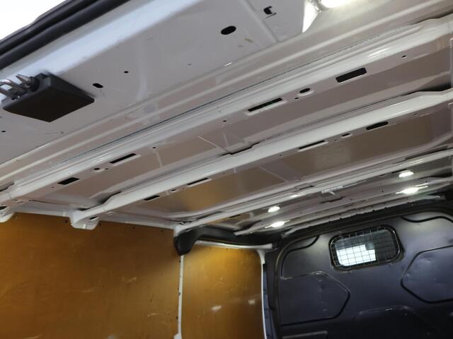 Ford TRANSIT CUSTOM 290 2.0 TDCI 130 PK L2H1 TREND + 2650 KG TREKHAAK / CAMERA / 17 INCH LMV