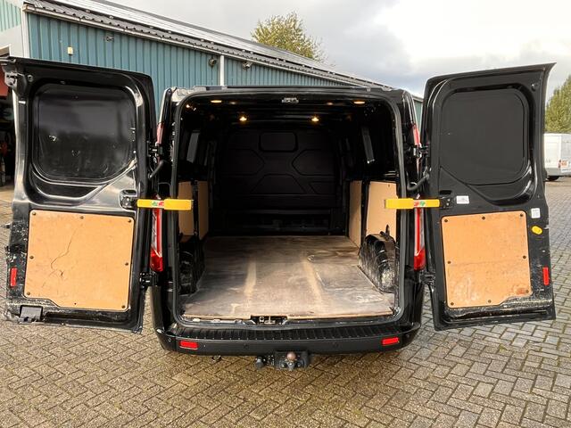 Ford TRANSIT CUSTOM 300 2.0 130Pk TDCI L2H1 Trend / Cruise / Airco / Trekhaak / Lease ¤413,- pm / Apk t/m 19-06-2025