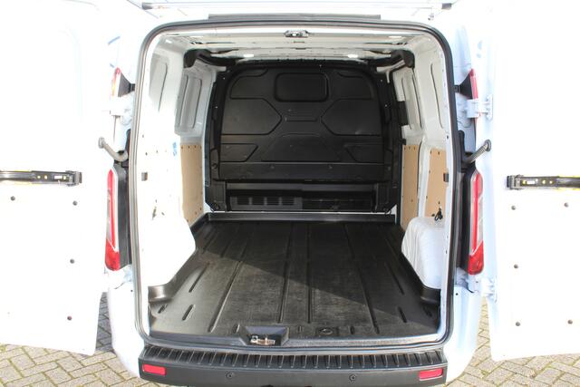 Ford TRANSIT CUSTOM 280 2.0-105pk TDCI L1H1 Trend. Goede, nette Ford Transit Custom ! Airco, camera, parkeersensoren v/a, trekhaak, cruise control, bijrijdersbank, imperiaal, telefoonvoorb., etc.