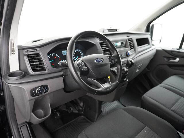 Ford TRANSIT CUSTOM 2.0D 130PK L1H1 3pers. Airco PDC-a+v Trekhaak Cruise-Controle voorruit verwarmbaar Betonplex Schuifdeur-r Tussenwand voorruit verwarmbaar Led Bumpers+Spiegels-in-kleur Trend Elektr.Ramen+Spiegels+Verwarmd Centr.vergr+afst.b.320 2.0 TDCI Adaptieve bochtver