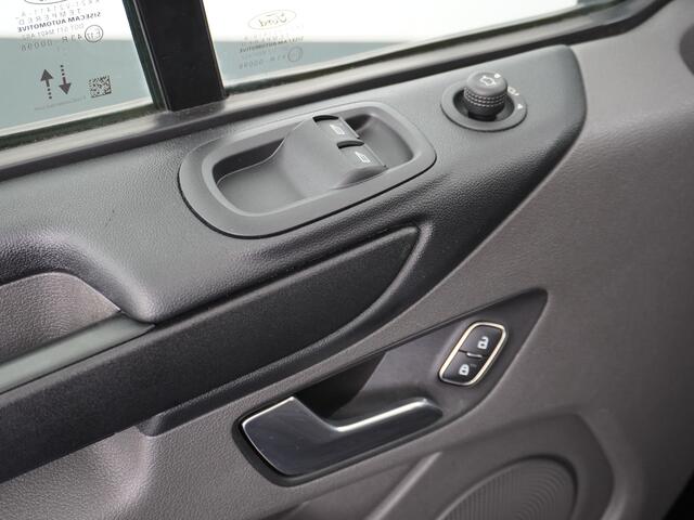 Ford TRANSIT CUSTOM 2.0D 130PK L1H1 3pers. Airco PDC-a+v Trekhaak Cruise-Controle voorruit verwarmbaar Betonplex Schuifdeur-r Tussenwand voorruit verwarmbaar Led Bumpers+Spiegels-in-kleur Trend Elektr.Ramen+Spiegels+Verwarmd Centr.vergr+afst.b.320 2.0 TDCI Adaptieve bochtver