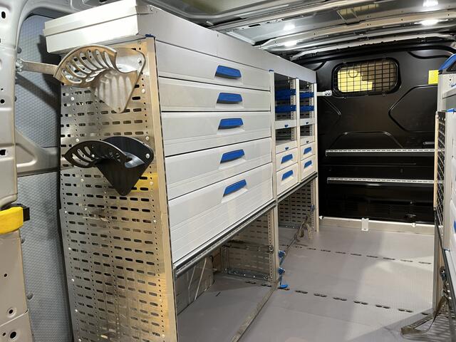 Ford TRANSIT CUSTOM 2.0 TDCI L1H1 Trend 130 PK Automaat Servicebus / Sortimo Inrichting / Euro 6 / Airco / Camera / Cruise Control / Navigatie / CarPlay / 3-Zits /