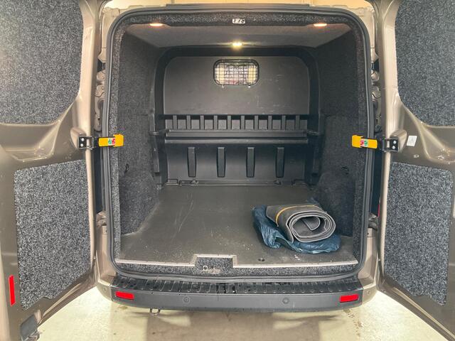 Ford TRANSIT CUSTOM 320 2.0 TDCI L2H1 Trend DC | 130pk Automaat | Dubbele Cabine | Bijrijdersstoel | Stoelverwarming | Navigatie | Camera | Privacy glass | Lichtmetalen velgen
