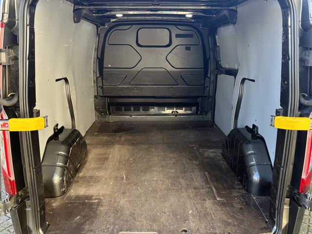 Ford TRANSIT CUSTOM 280 2.0 131Pk TDCI L1H1 Limited / Cruise / Airco / Navi / Apk t/m 19-03-2025