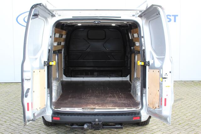 Ford TRANSIT CUSTOM 320 2.0-108pk TDCI L2H1 Trend. Keurige Ford Transit Custom, lengte 2. Airco, parkeersensoren v+a, metallic lak, imperiaal, telefoonvoorb., trekhaak, laadruimte betimmerd, 3-zits etc.